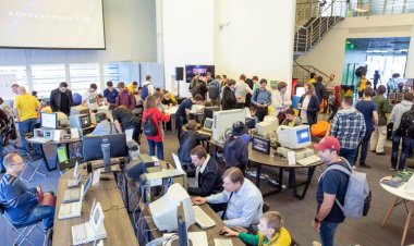 Завтра «Яндекс» проведёт онлайн-фестиваль ретро-компьютеров и консолей с участием Джона Ромеро