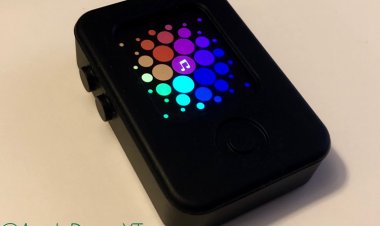 Опубликованы фотографии одного из первых прототипов Apple Watch: кнопки вместо колёсика и необычная форма